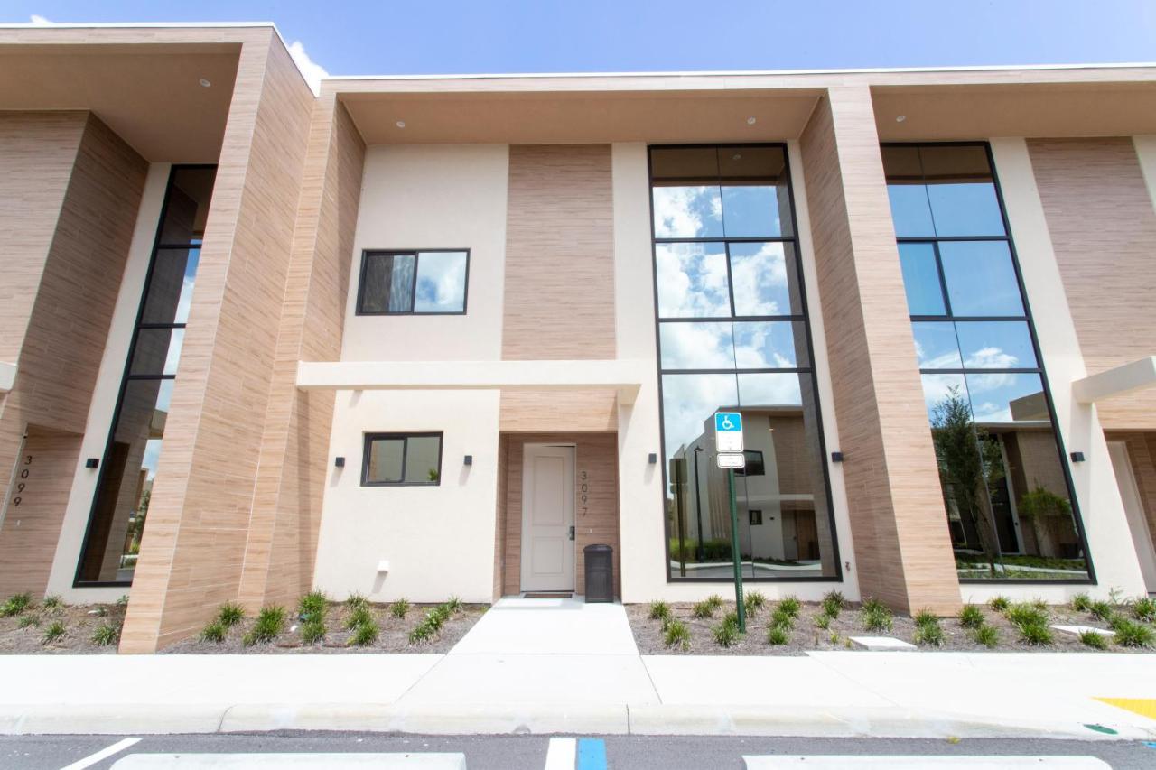 Gorgeous 4 Bd Close To @ Magic Village Yards 3097 Orlando