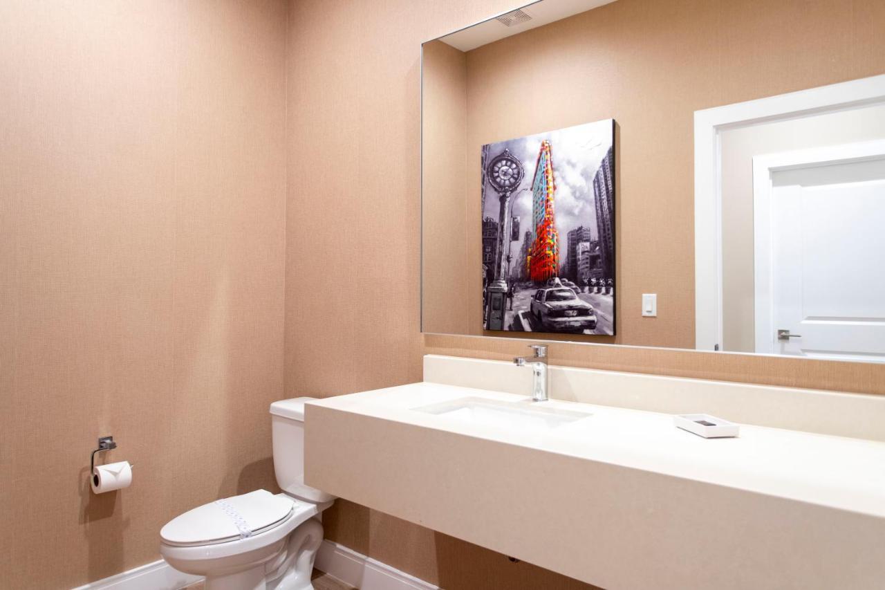 Gorgeous 4 Bd Close To @ Magic Village Yards 3097 Orlando